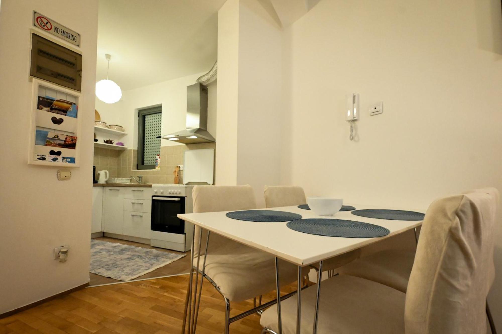 L&B Studio Apartment Pristina Extérieur photo