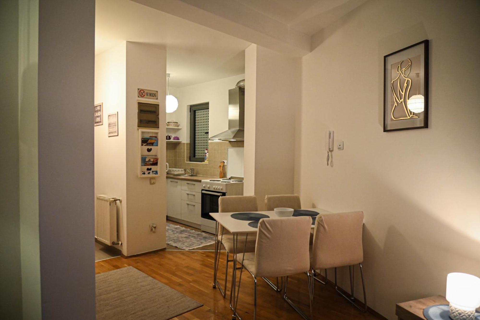 L&B Studio Apartment Pristina Extérieur photo